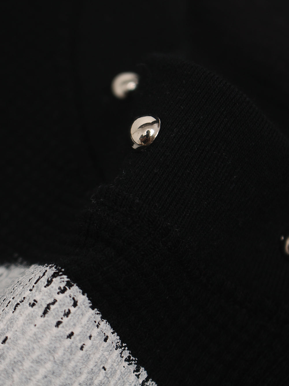 OYL-Lab Stud Collar Cross Figure Waffle Tee